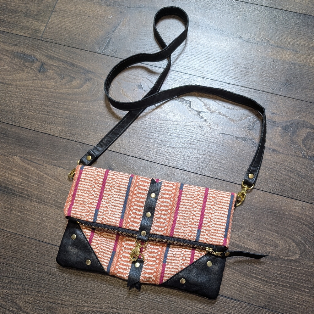 Hannah Wingate Stripes Black and Pink Crossbody Bag with Gold Accents‎